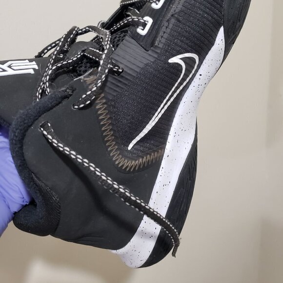 BOY Good Condition Sneakers, Black and White Nike, Size 7Y - Picture 8 of 11